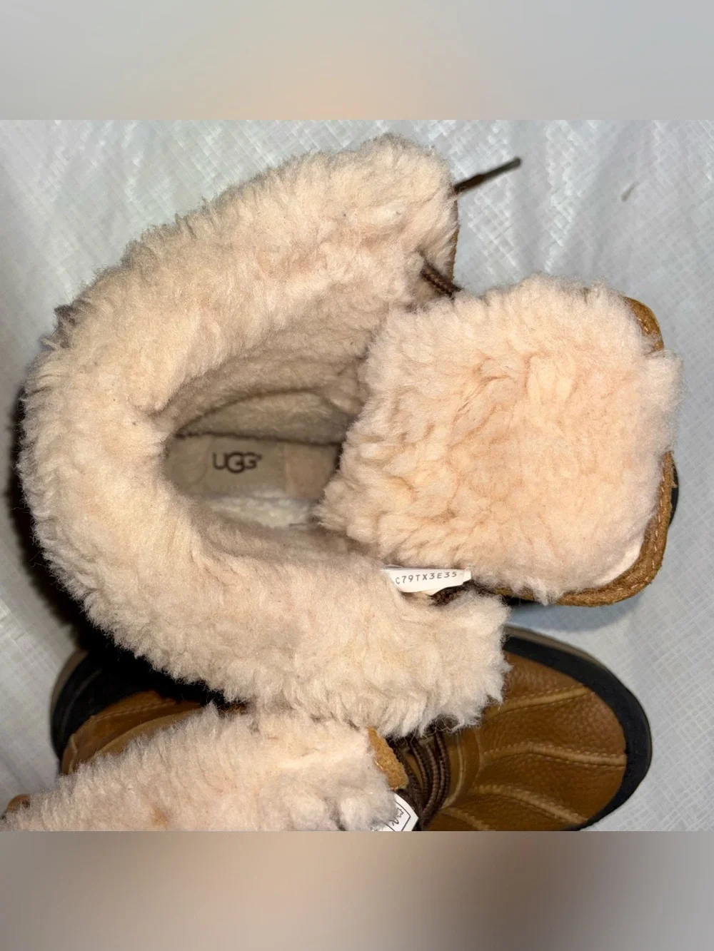 UGG Adirondack Women’s Sz 8 39 Brown & Black Waterproof Leather Shearling Boots